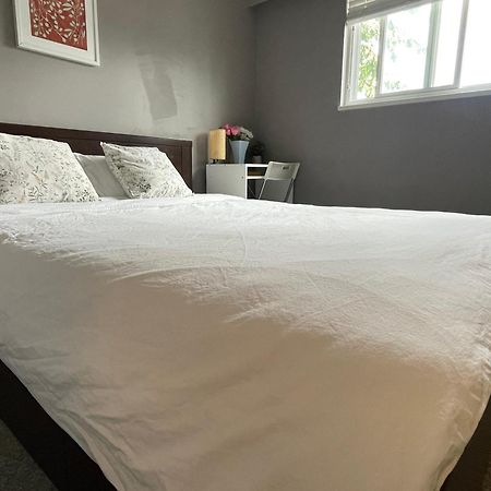 Private Room With Queen Bed In Richmond 202 Eksteriør bilde