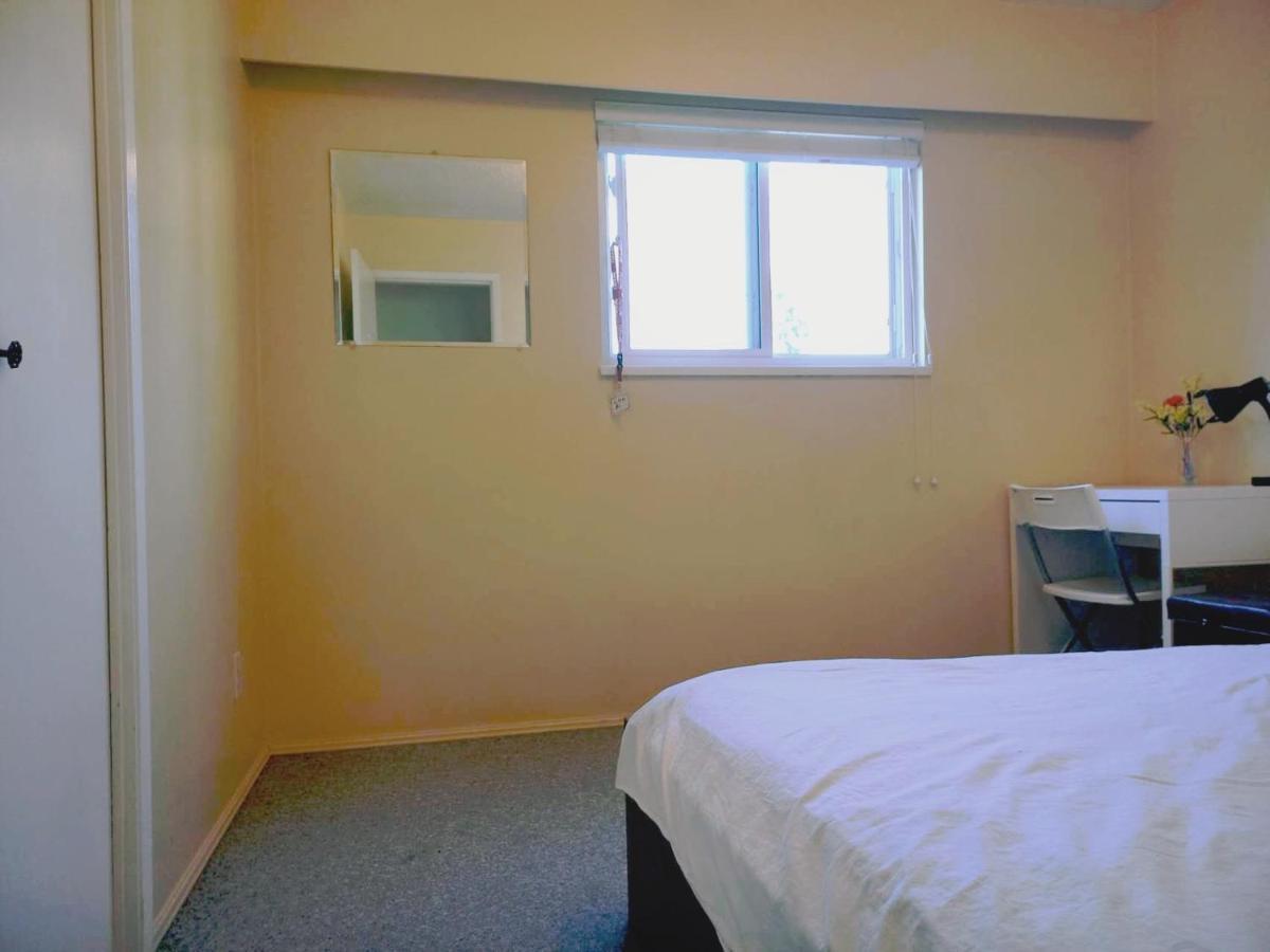 Private Room With Queen Bed In Richmond 202 Eksteriør bilde