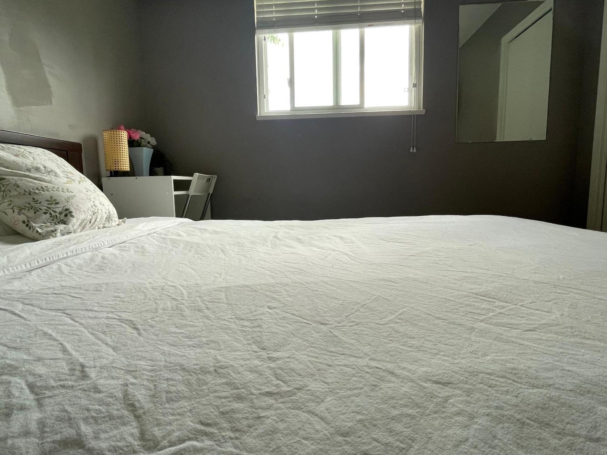 Private Room With Queen Bed In Richmond 202 Eksteriør bilde